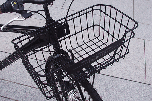 縦：265×横：445×高さ：190(mm)の大型バスケットを装備。通勤・通学や買い物にもとっても便利。