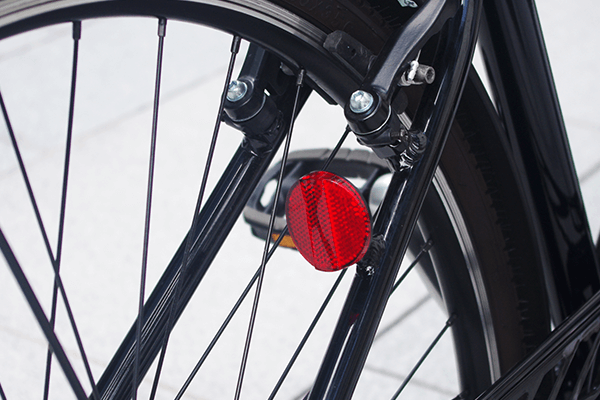 夜間の走行時に必須！反射板が標準装備。