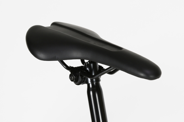 スタイリッシュであらゆるシーンの走行に最適なスポーツサドル。