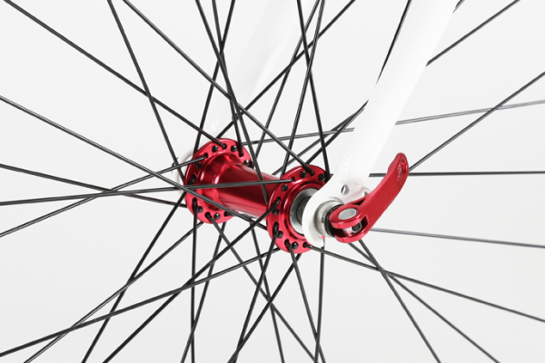 工具無しでホイールの着脱が可能。