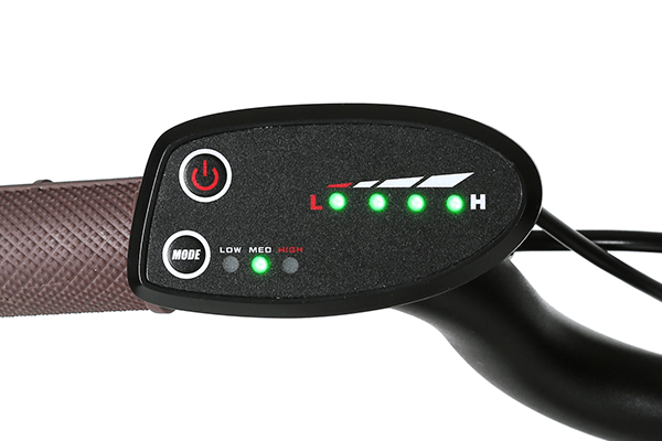 バッテリー残量の確認やライトのON/OFFなどが手元で操作が可能です。