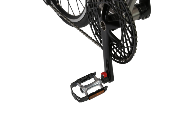 工具不要で着脱が可能なペダル。