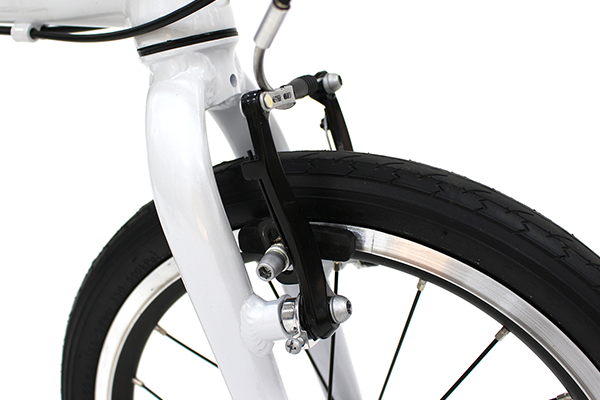 前後とも、効きが良く確実な制御を実現するVブレーキをセレクト。