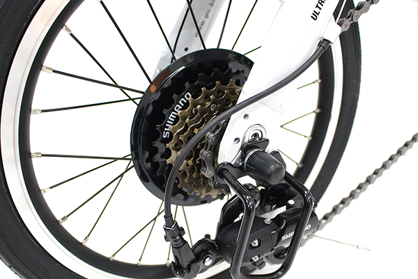 様々なシチュエーションで快適に走行していただける様に、安心安全のシマノ製6段変速機を搭載し、14インチモデルより走りを追求。