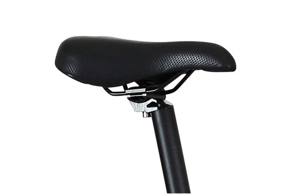 エンボス加工を施した特徴的なサドルを装備