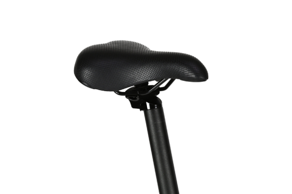 エンボス加工を施した特徴的なサドルを装備