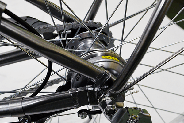 長期間使用してもブレーキ音がしにくいローラーブレーキ採用。