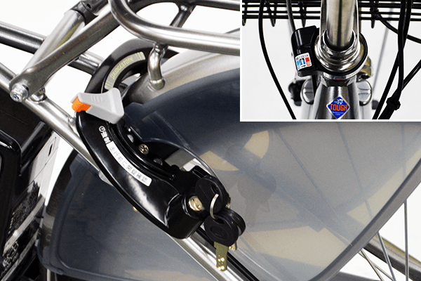 後輪錠を施錠すると同時に一発でハンドルもロック。