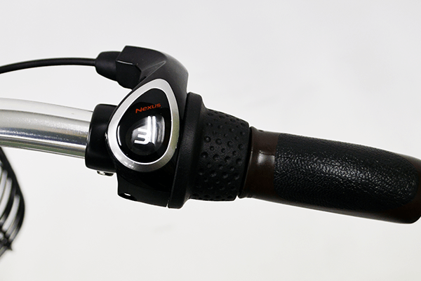 ブリヂストン アシスタベーシックA4BD18 8.9AH 24型3段 LED 緑 ブリヂストン アシスタベーシックA4BD18 8.9AH 24型3段 LED 緑