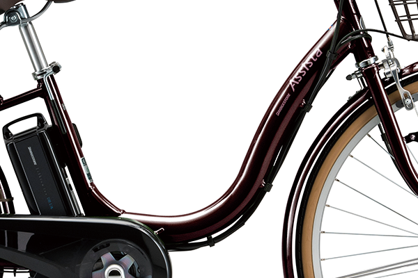 前から足を通しやすく、またぎやすいフレーム形状のため、女性にも安心。