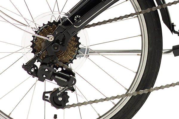 上り坂で楽な走りを可能にする、シマノ製外装7段変速機付き。