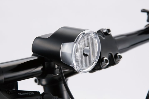 スタイルにマッチするデザイン。電池交換不要のハブダイナモ発電式。