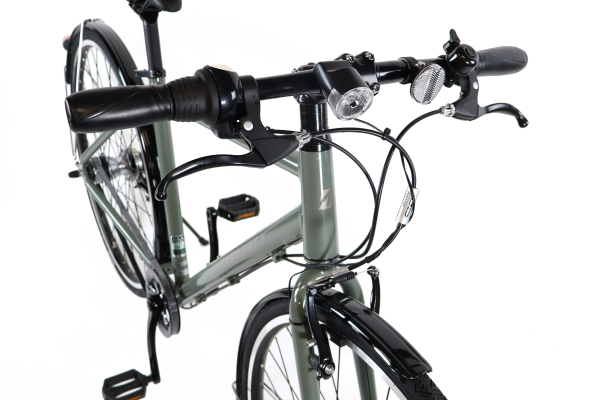 スタイルにマッチするデザイン。電池交換不要のハブダイナモ発電式。