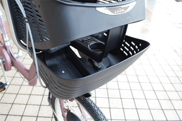 足がおきやすい角度に設計したステップを採用。※写真は別商品への取り付け例です。