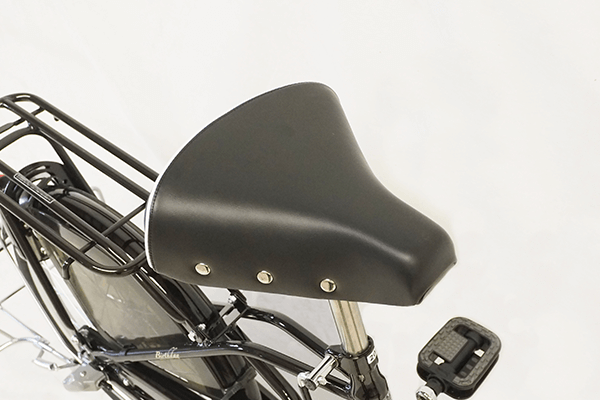 細やかなところにもオシャレに気を配るママさんのために、オシャレなサドルを採用。
