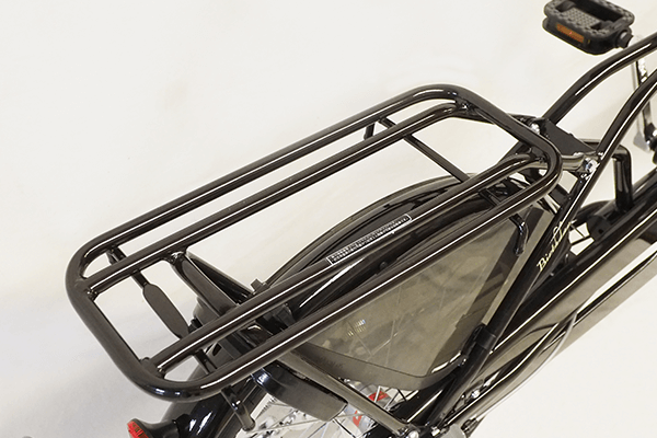 後部用チャイルドシートを取り付けて3人乗りも可能です。