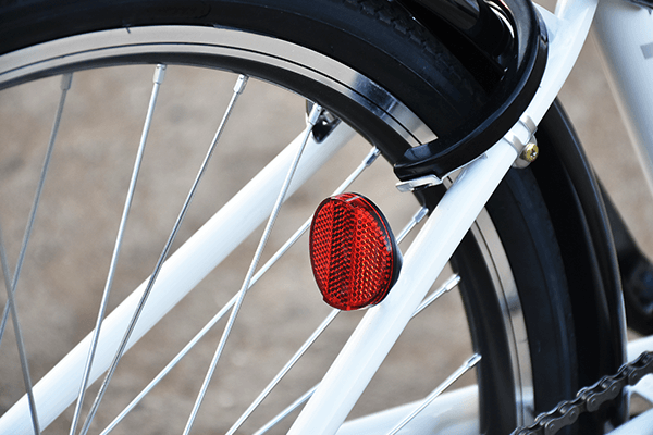 後方からの視認性アップ。車からも見えやすく安心です。