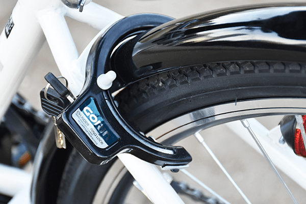 簡単に施錠ができる、リング錠を標準装備しました。