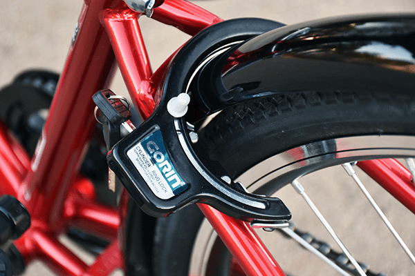 簡単に施錠ができる、リング錠を標準装備しました。