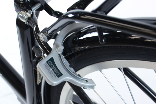 簡単ロックが可能なリング錠つきで防犯面も安心です。