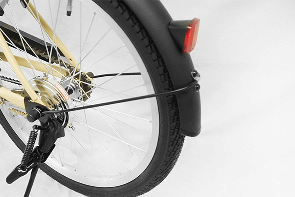 夜間の走行時に必須！反射板を標準装備。