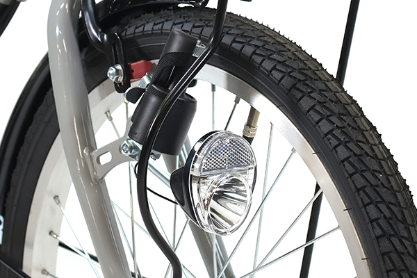 明るく負荷の軽いLEDライトを採用。