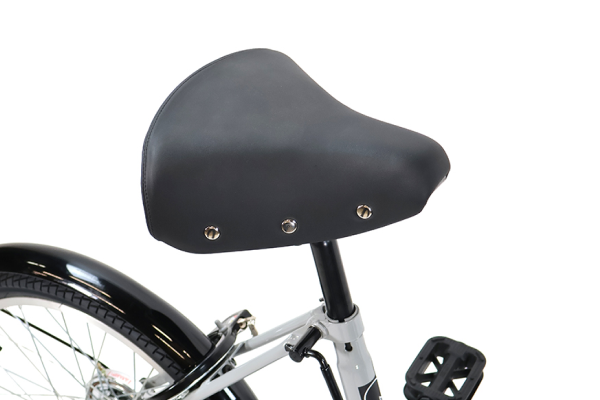 鋲付きのおしゃれなテリー型サドル。