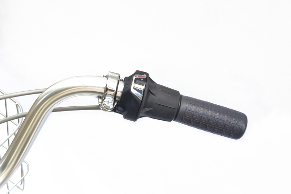 坂道の手前、走り始めの調整で楽々走行