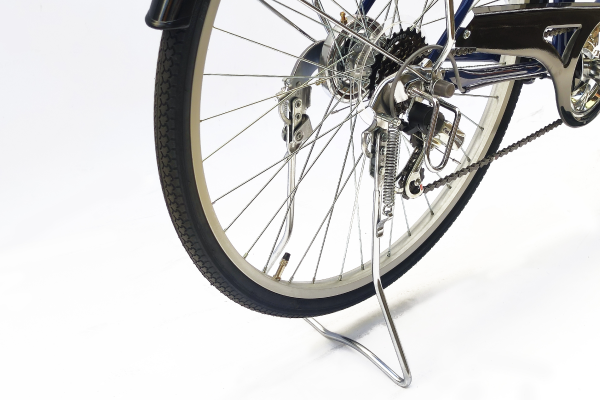 キャリアに荷物を載せても安定感のある両立スタンドを装備。