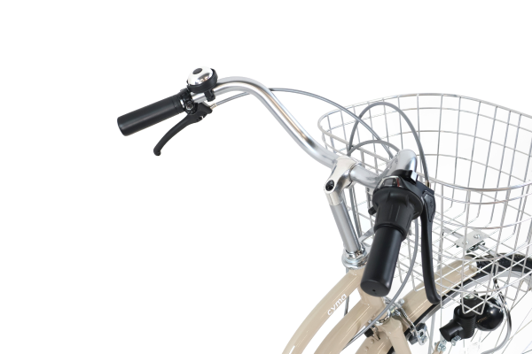 低速でもバランスを保ちやすいセミアップタイプのハンドル。