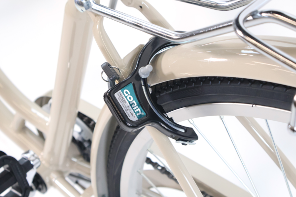 大切な自転車を守る為に、防犯性の高いディンプルキータイプの（リング錠）を装着。