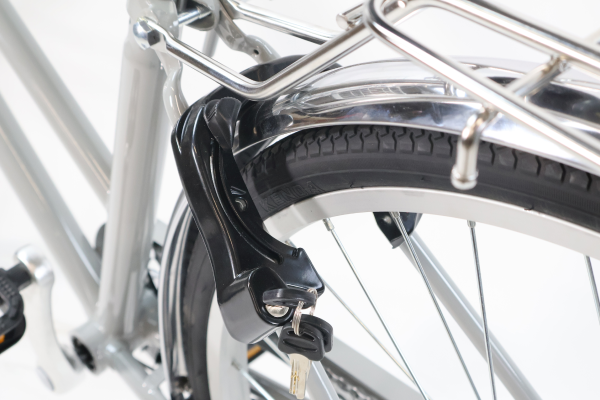 頑丈なリング錠、ディンプルキーを採用し防犯性も高い。