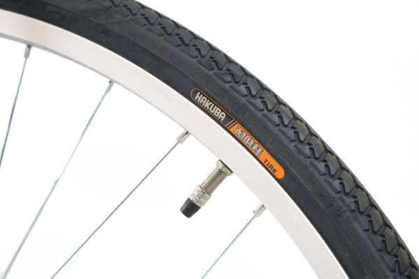 走行距離が伸びる通勤通学用途に合わせて耐摩耗タイプを選択。