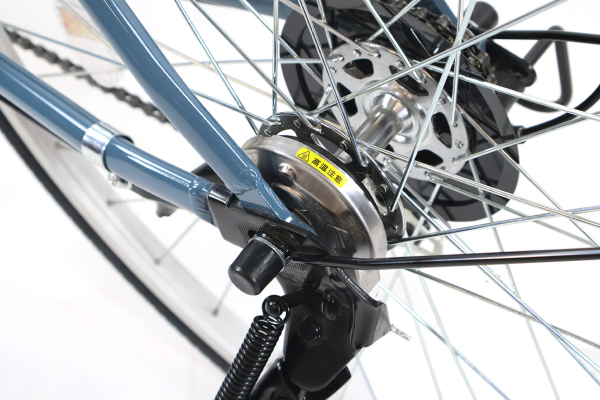 音鳴りがしにくく雨でも制動力が落ちにくいローラーブレーキ、メンテナンスもほとんど不要で長期間快適です。