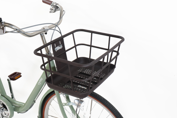 同容量の金属製バスケットと比べると重さは約半分、45cmのワイドな幅でたっぷり荷物を載せることができます。