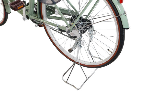 接地面の広い安定感抜群の両立スタンド。立てると自動的にロックがかかる便利仕様。