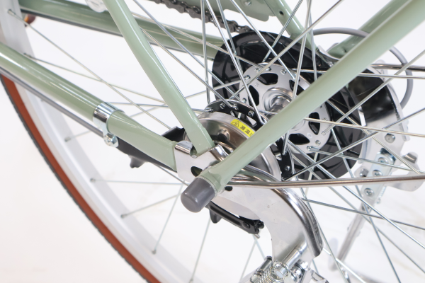 音鳴りしにくく雨にも強いローラーブレーキを採用。