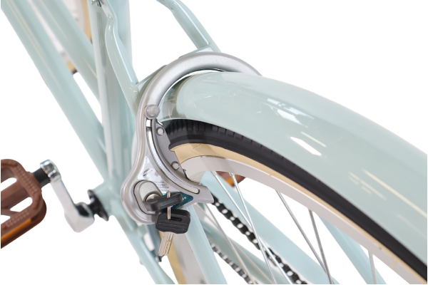 大切な自転車を守る為に、簡単ロック・解除が可能なカギ（リング錠）を装着。