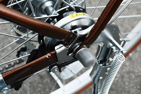 長期間使用してもブレーキ音がしにくいローラーブレーキ採用。