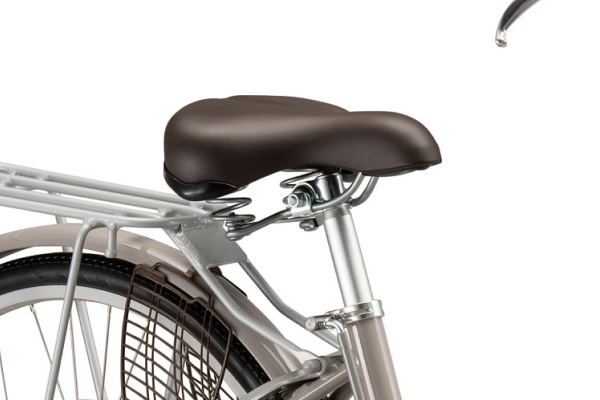 お尻が痛くなりにくいクッション性の高いサドル。