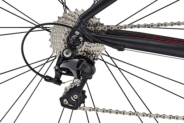 信頼性の高いシマノ製変速機の中でも高いグレードの「105」。2速×11速を装備。