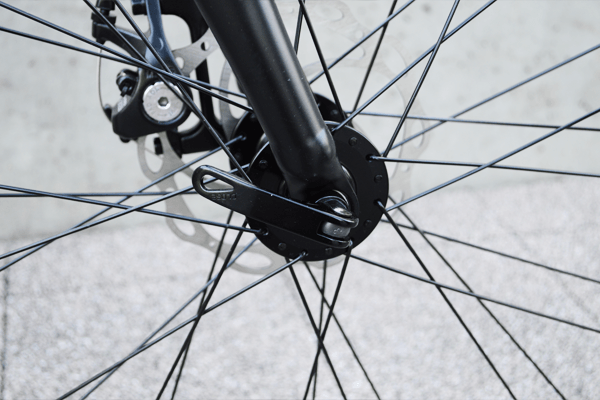 スパナなどの工具を使わずに簡単に車輪の着脱が可能。