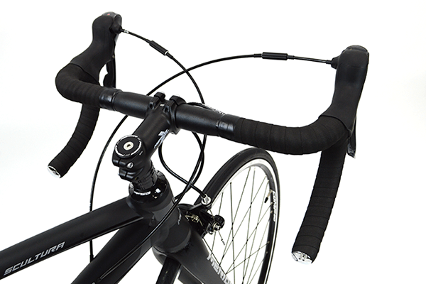 本格的なドロップハンドルを採用。どこを握るかで異なる走り心地やスピードが楽しめます。