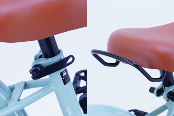 お子さまの成長に合わせて工具不要でサドル調整が可能で、自転車の練習時に便利な取っ手付きサドル。