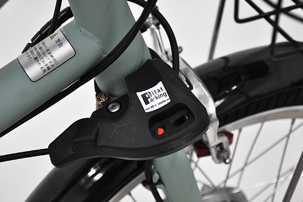 スタンドを立てると同時にハンドルがピタッと止まるピタットパーキング搭載。お子様の安全な乗り降りをお助けします。