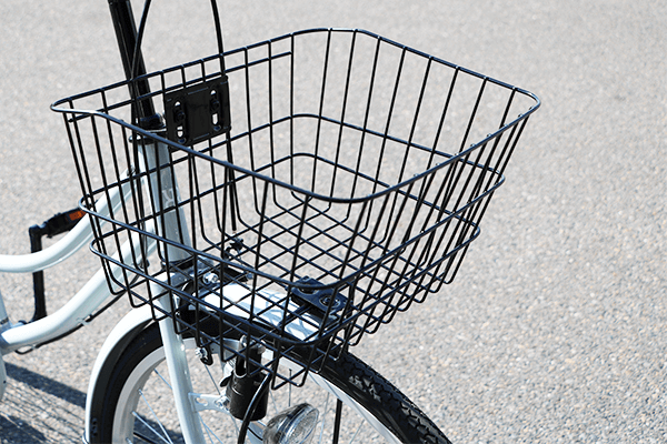 通勤用カバンや買い物袋がすっぽり入る大きさ。