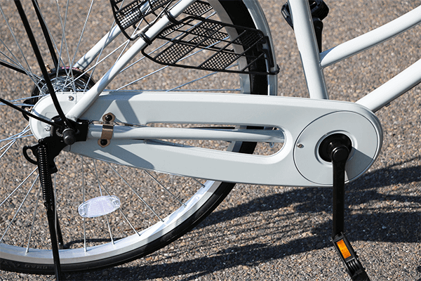 チェーンを全てカバーしているため、走行中のチェーンによる裾汚れを防御。