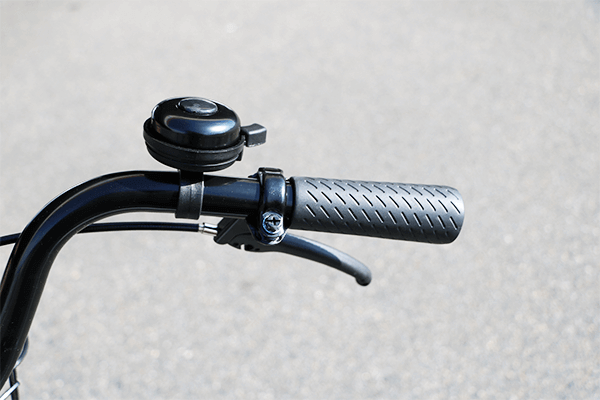 滑り止めのついた握りやすいグリップを採用。