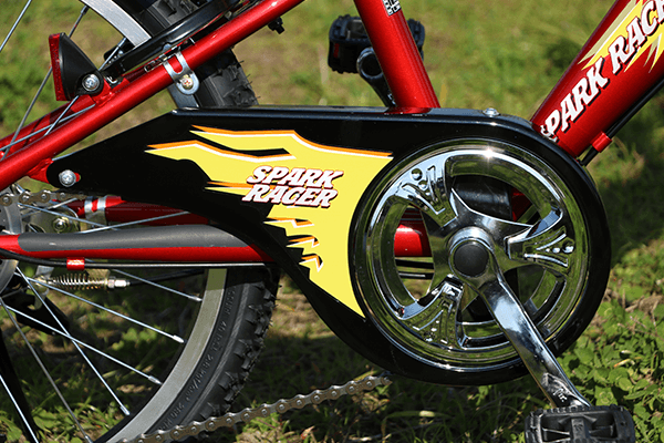 服の汚れも防ぐ、 シルバー＆ブラックがかっこいいチェーンケース。