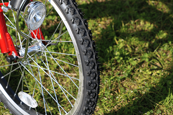 太めのタイヤを採用で安定感のある走りを実現。